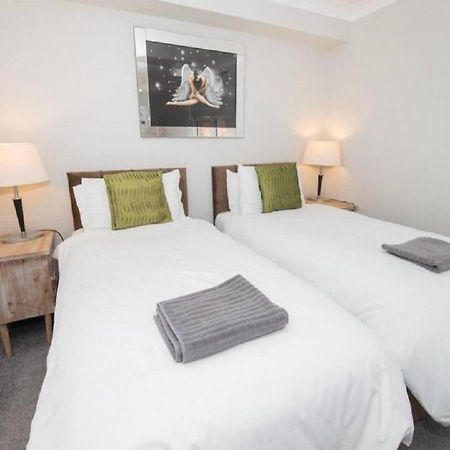 Pelican-Stylish 2-Bed Apartment Close To Beach & Town Scarborough Exterior foto
